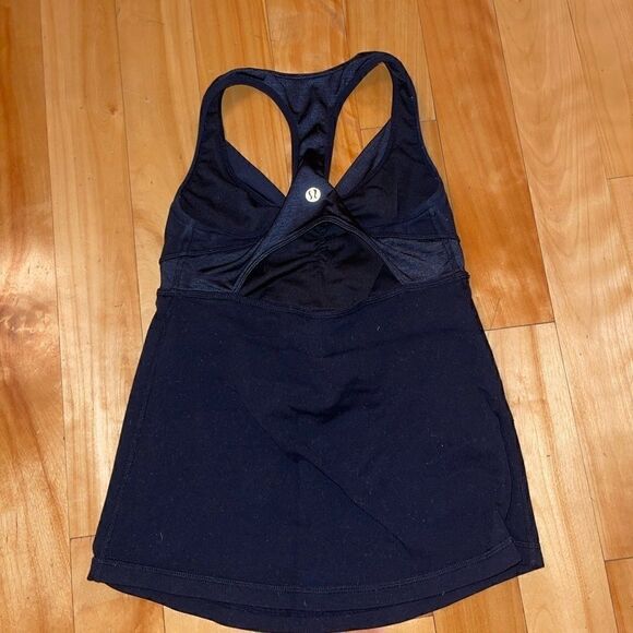 Lululemon black/grey tank size 2! In great condition - Picture 3 of 4